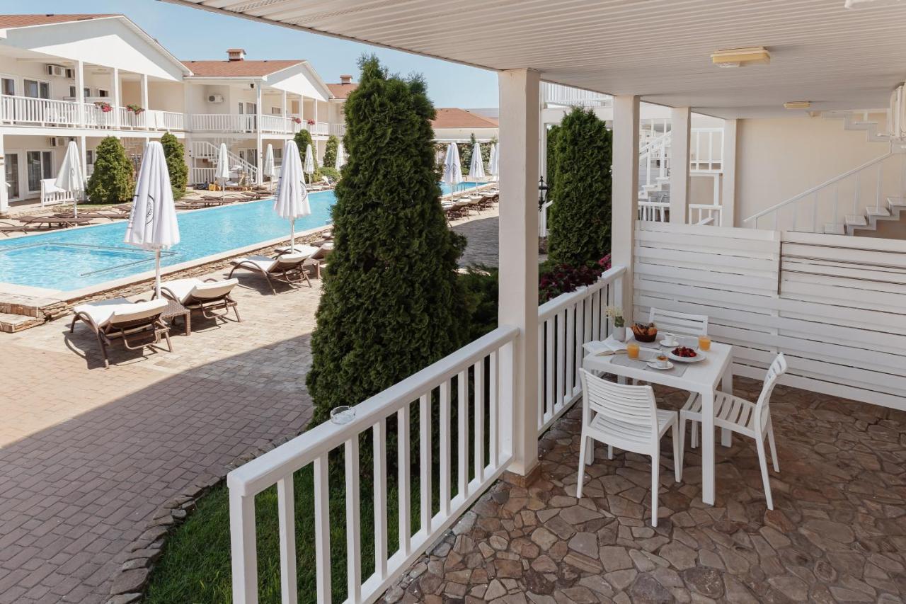 Goodzone Club Hotel Zatoka Exterior photo